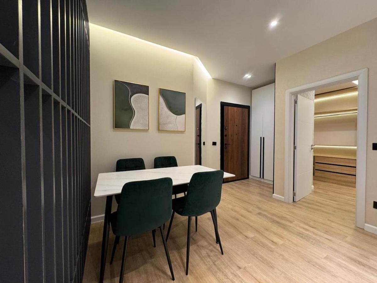Modern Stay, *