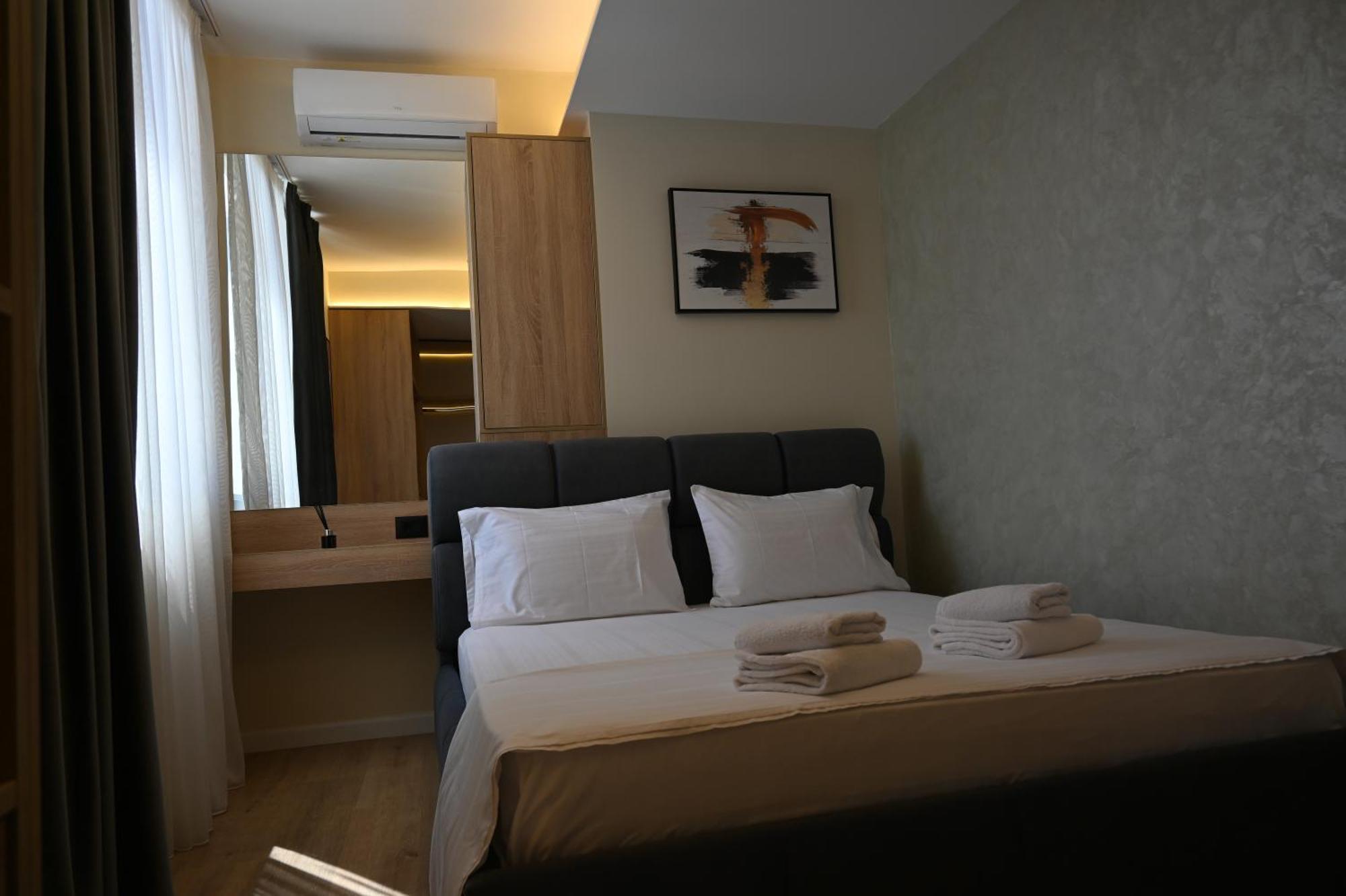Modern Stay, * Tirana